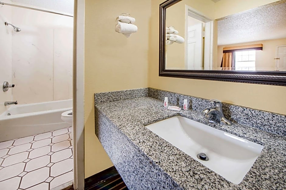 Super 8 by Wyndham Tulsa/Arpt/St Fairgrounds