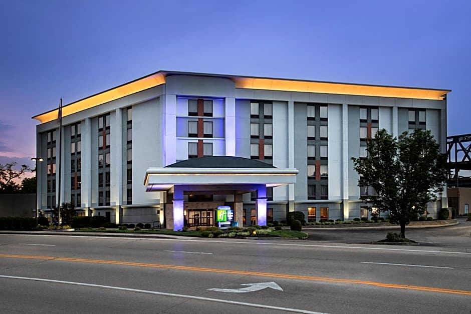 Holiday Inn Express & Suites Cincinnati Riverfront By IHG