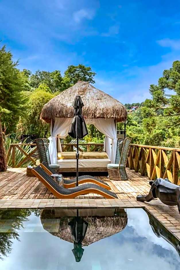 Chalét com jacuzzi sauna lareira e telao cinema