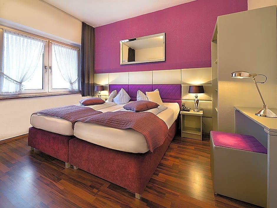 Photo 1 of 4 of Double Room