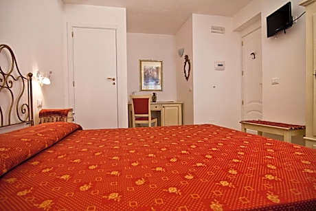 Double or Twin Room with Sea View