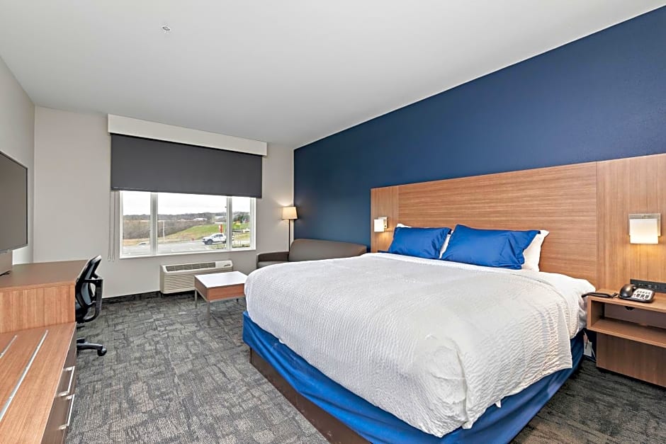 Holiday Inn Express Kansas City North Parkville, an IHG Hotel