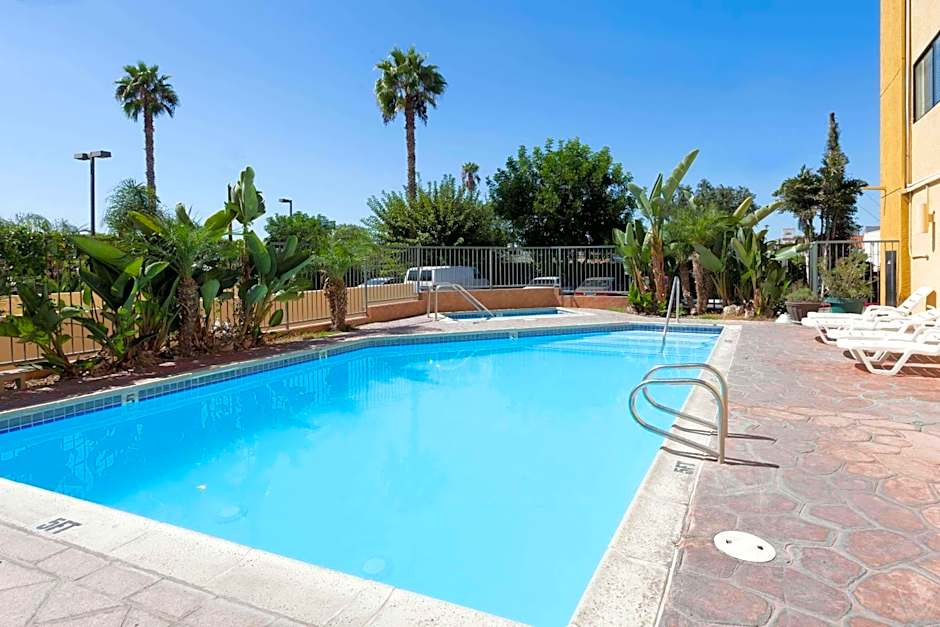 Ramada Plaza by Wyndham Garden Grove/Anaheim South