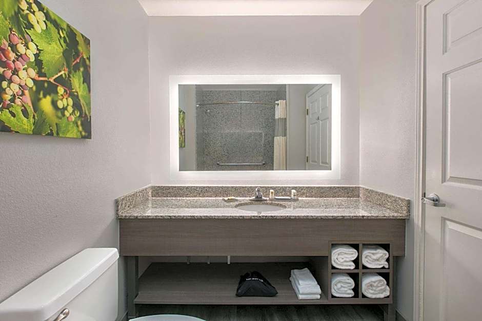 La Quinta Inn & Suites by Wyndham Fredericksburg