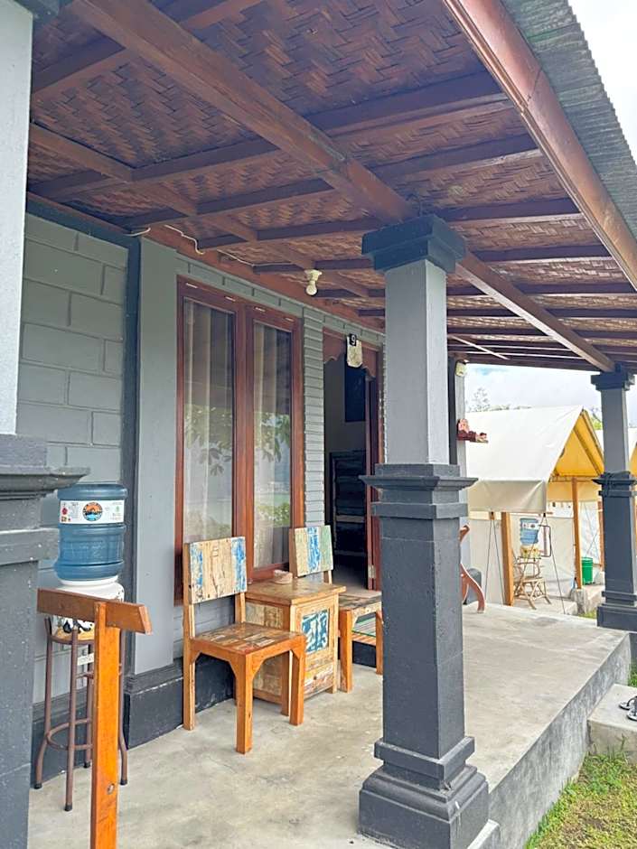 Black Lava Hostel and Lodge