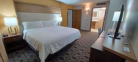 Suite - Hearing Accessible - Non-Smoking