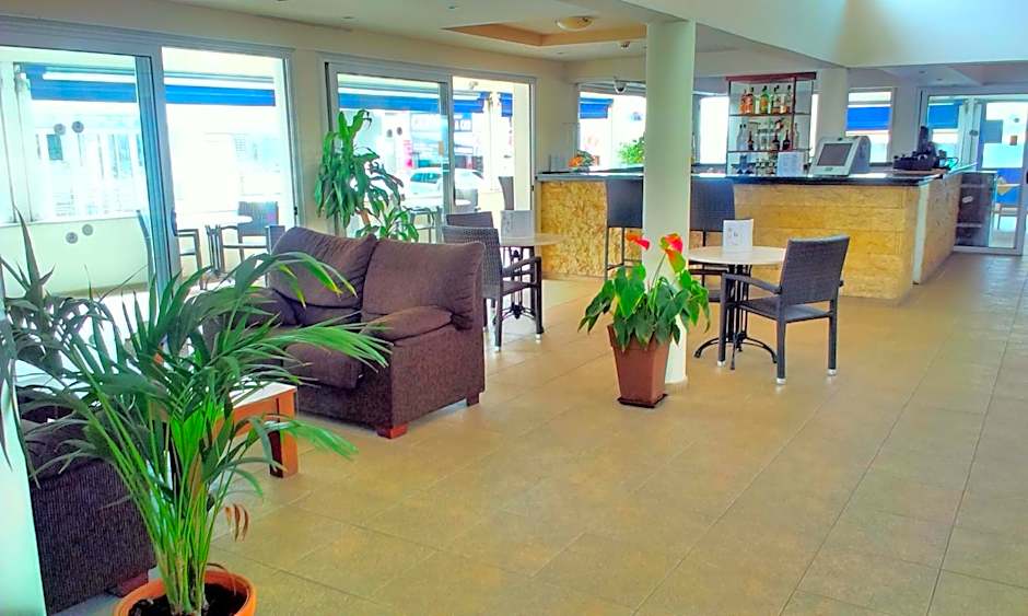 Daphne Hotel Apartments