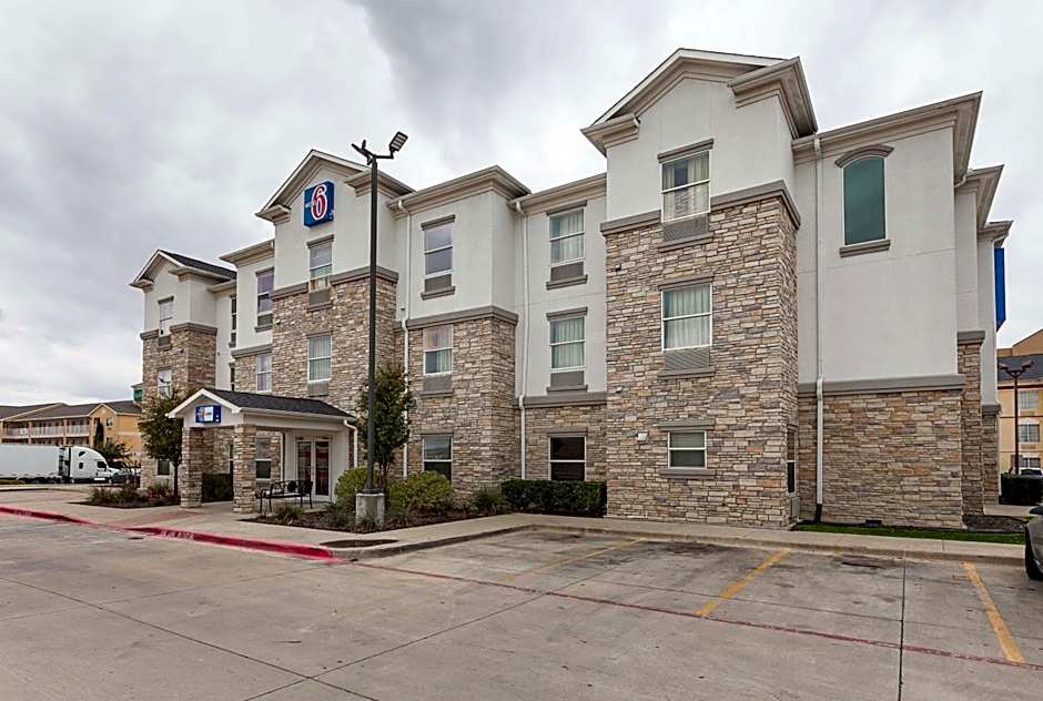 Photo 1 of 38 of Motel 6-Fort Worth, TX