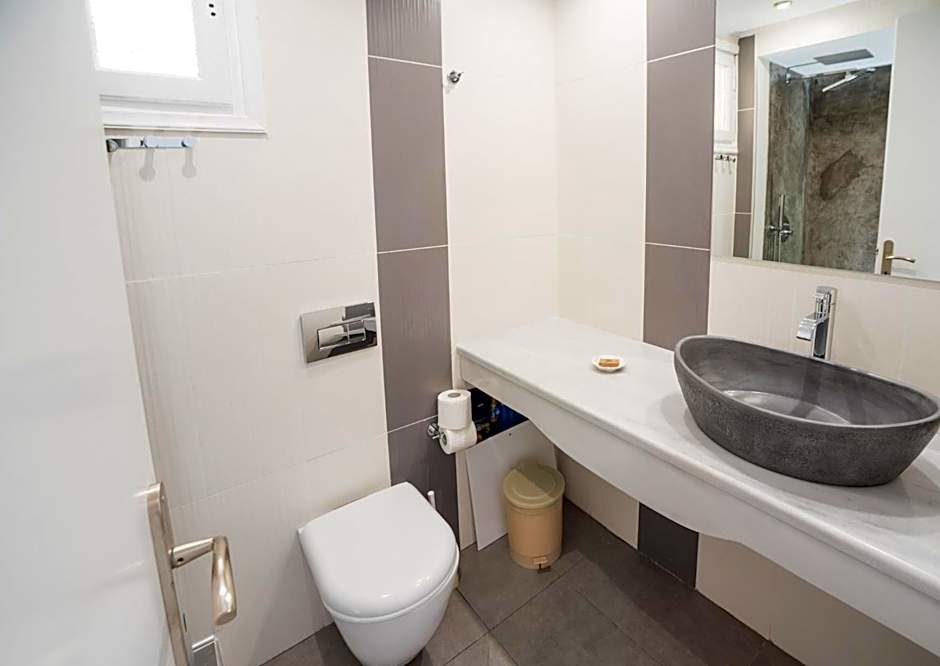 Ifestia Hotel