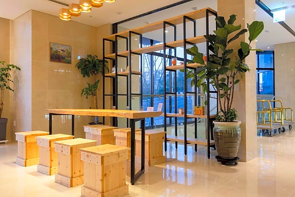 Grand Millions Hotel 