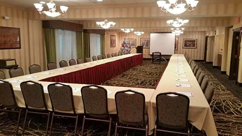 Holiday Inn Express Hotel & Suites Youngstown North-Warren/Niles By IHG