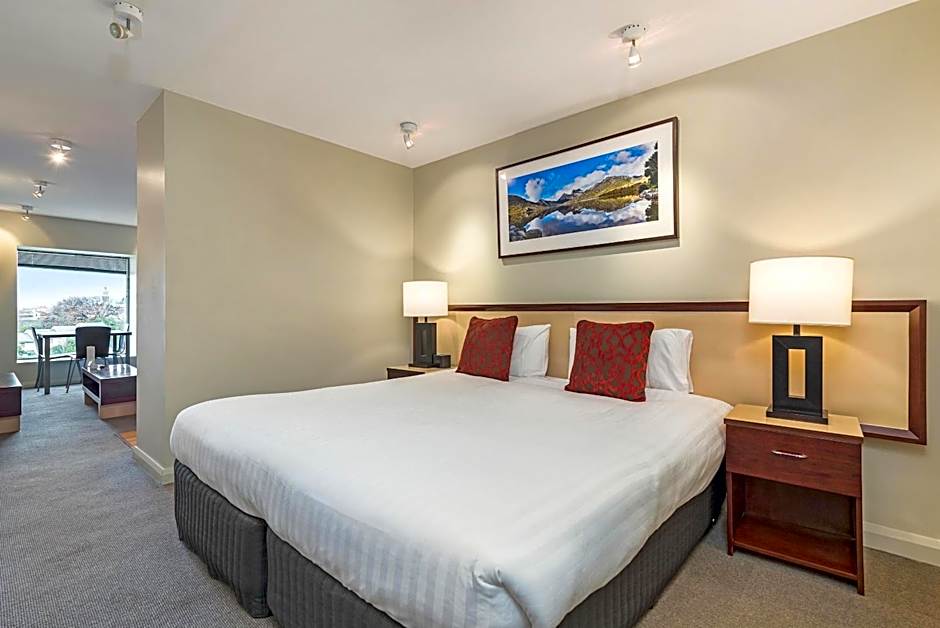 Mantra One Sandy Bay Road