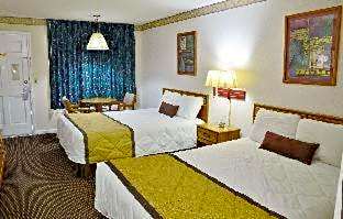 Standard Queen Room with Two Queen Beds - Smoking/Ground Floor