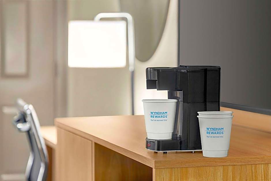 Days Inn by Wyndham Paris