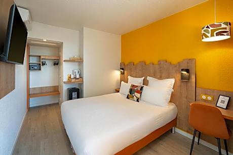 Standard Room with One Queen and One Single Bed - Non-Smoking