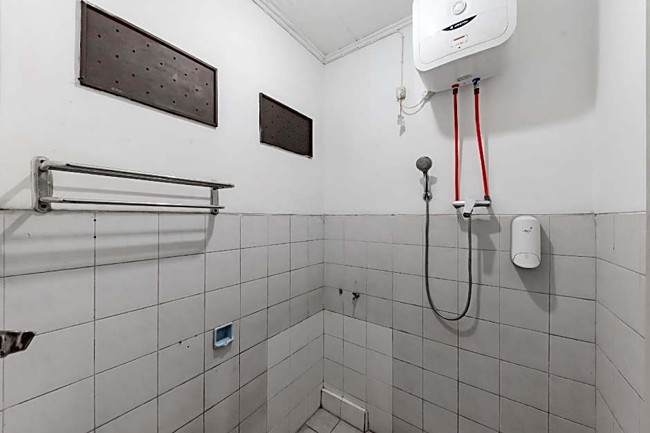 RedDoorz @ Hotel Pondok Kurnia near Buah Batu Bandung