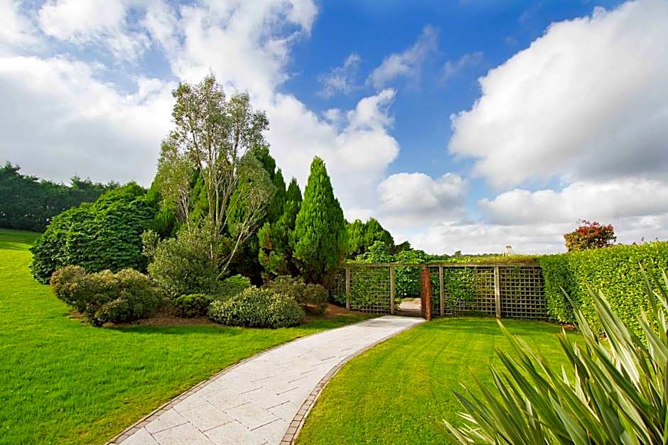 La Mon Hotel & Country Club