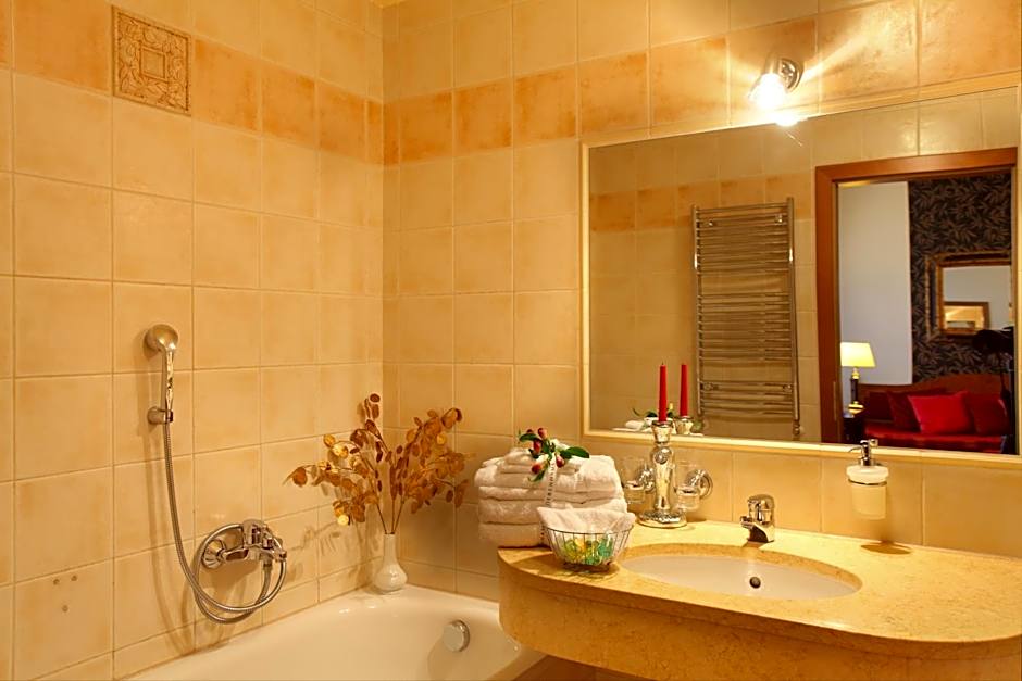 Ariston & Ariston Patio Hotel