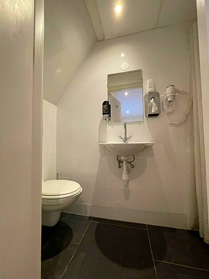 Budget Hotel Damrak Inn