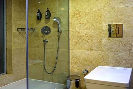 1 Double Bed and 2 Single Beds Family Suite Non-Smoking