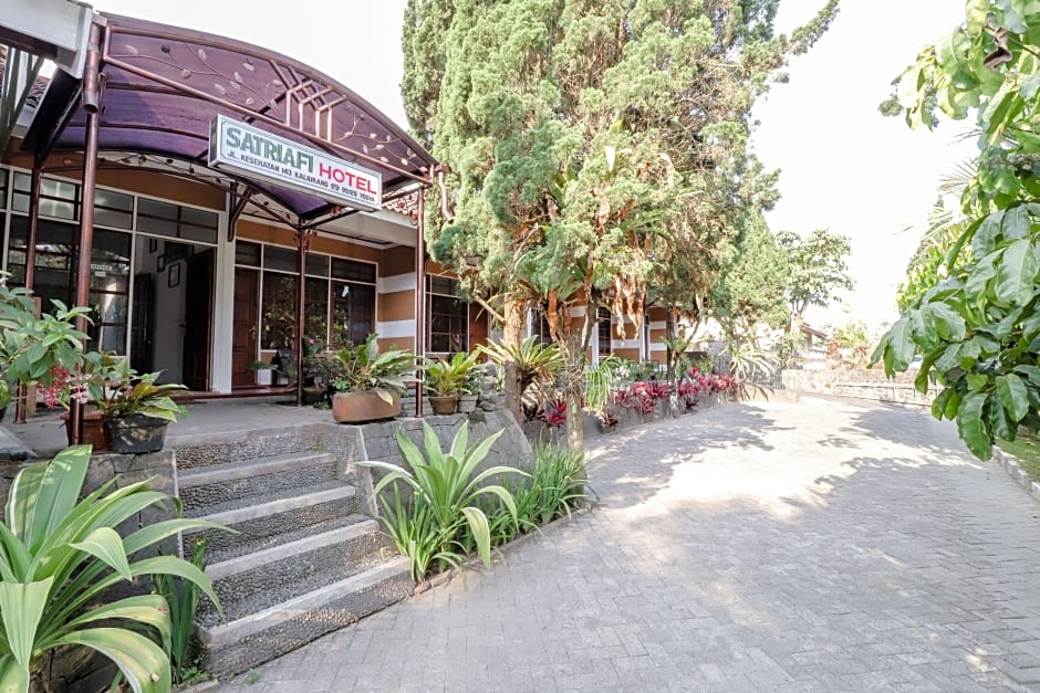 Satriafi Hotel by ZUZU