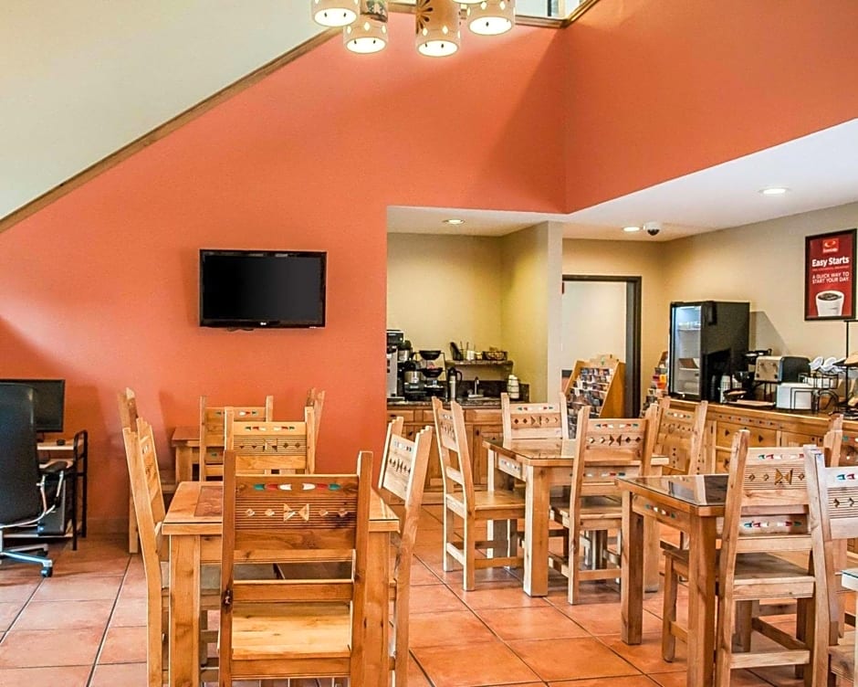Econo Lodge Inn & Suites Santa Fe