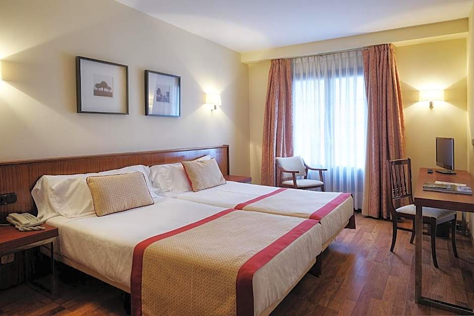 Hotel y Apartamentos Arias
