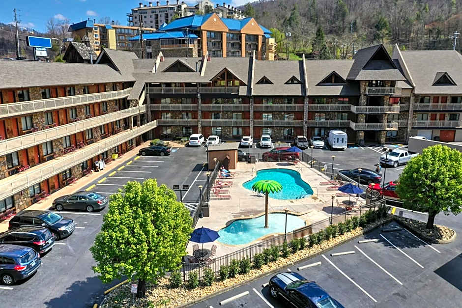 Crossroads Inn & Suites