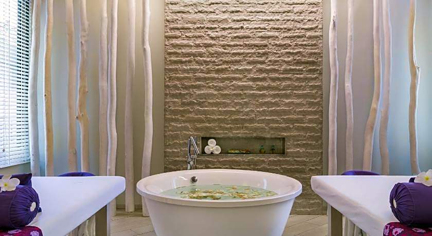 AYANA Komodo Waecicu Beach