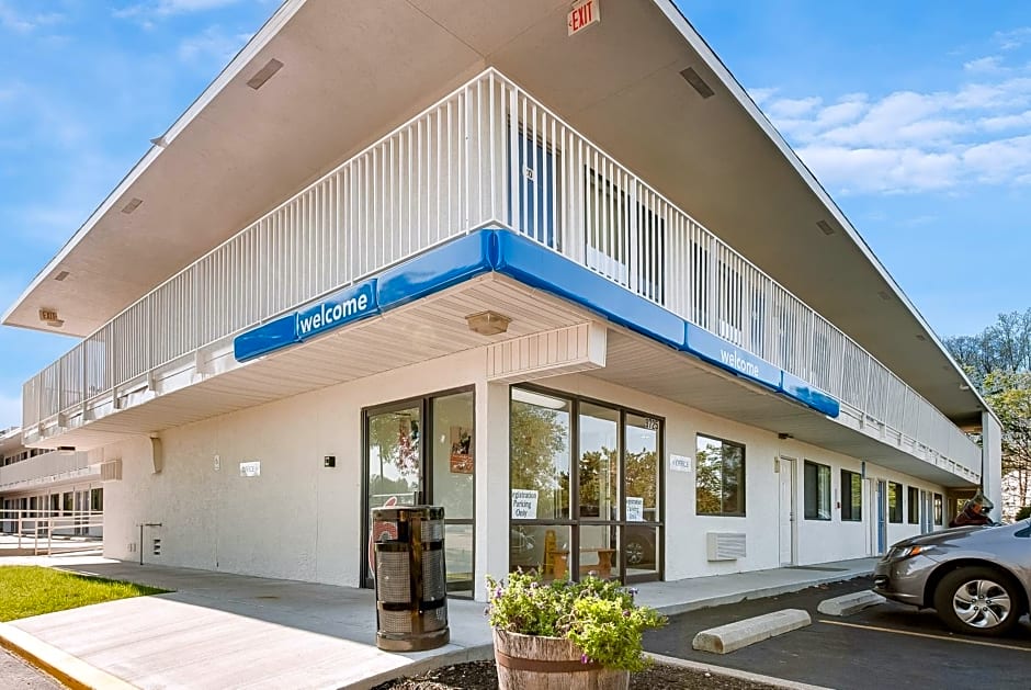 Motel 6-Lenexa, KS - Kansas City Southwest