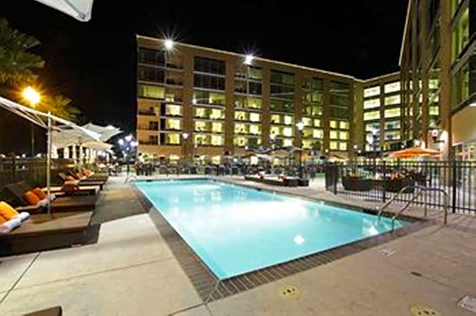 University Plaza Waterfront Hotel