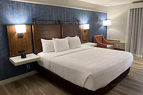 1 King Bed, Nonsmoking