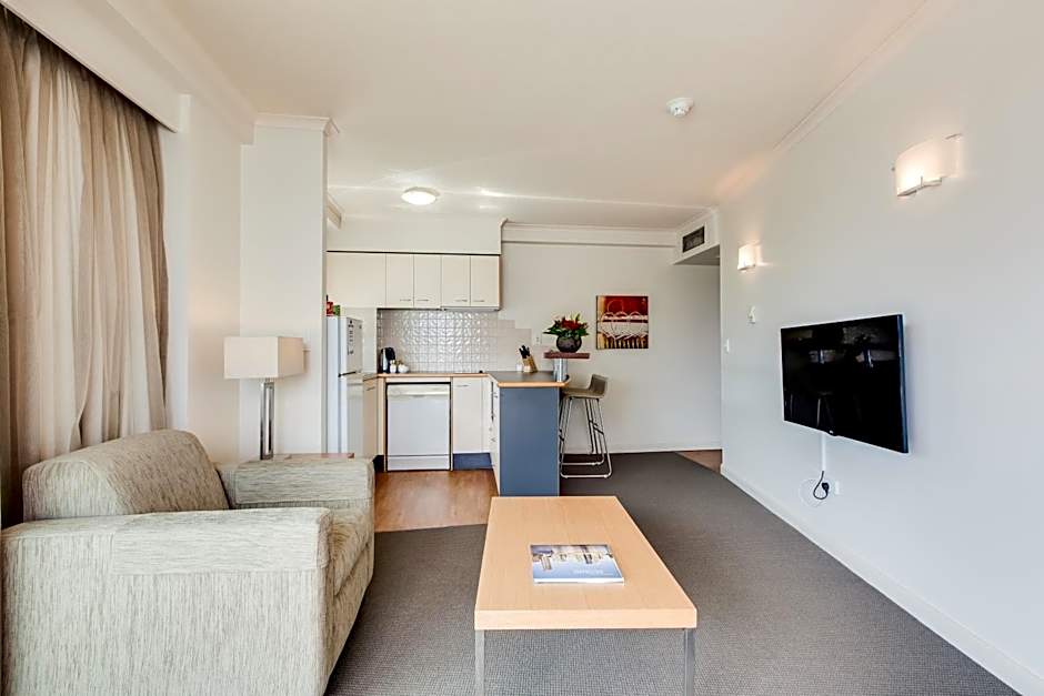 Central Cosmo Apartment Hotel