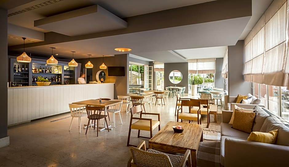 Miramar Sunny Hotel & Residence