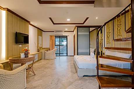 Large Duplex with Kitchen