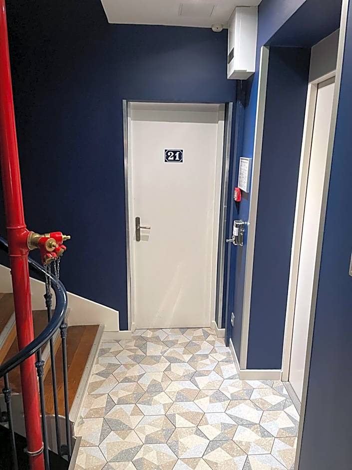 Mary's Hotel Republique