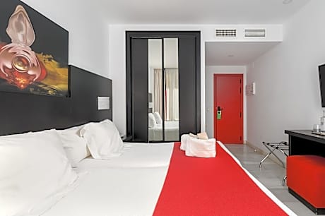 Twin Room (2 Twin Beds)