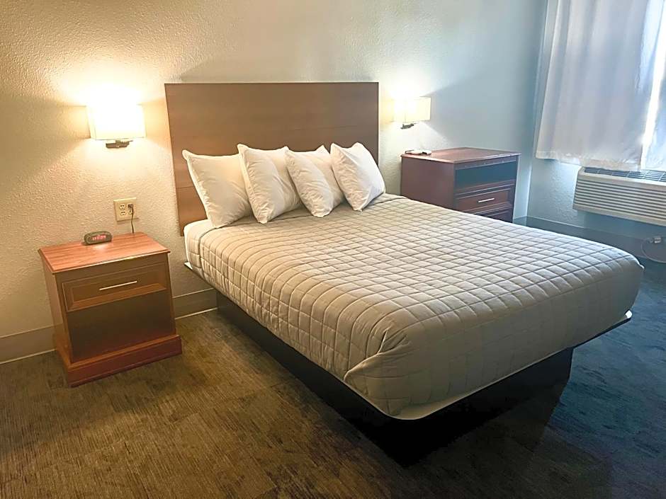 Travelodge by Wyndham Lincoln South
