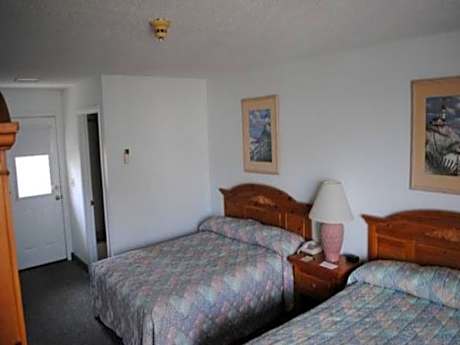 Queen Room with Two Queen Beds - Ocean Front