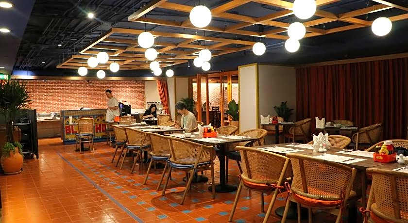 Oakwood Residence Sukhumvit 24 Hotel