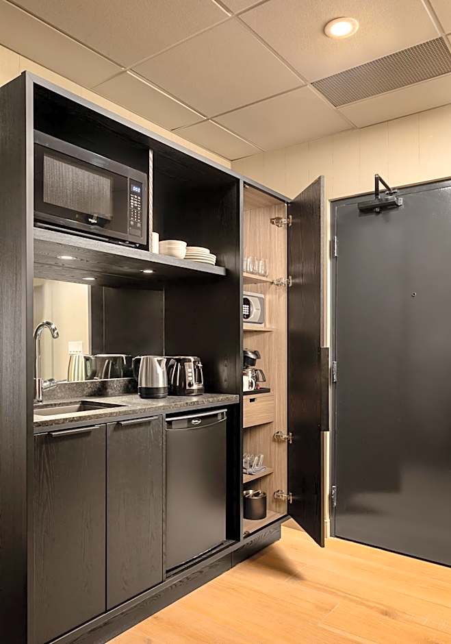 Peaks Hotel and Suites