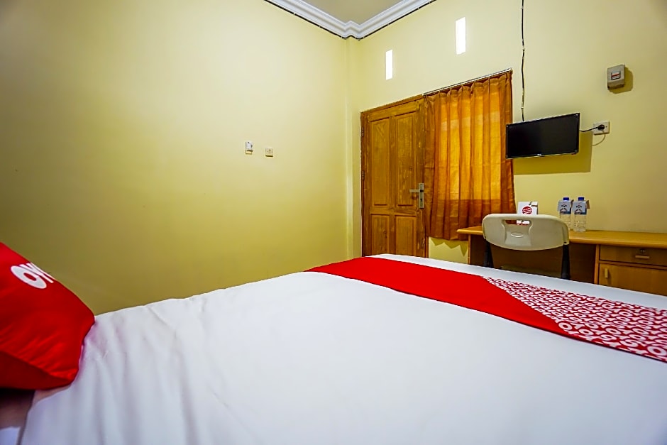 OYO 1720 A2b Residence