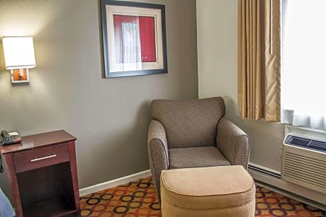 King Room with Bathtub - Non-Smoking