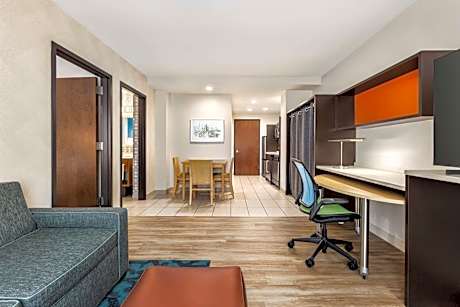 One-Bedroom King Suite - Non-Smoking