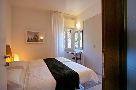 Economy Double Room with Garden View