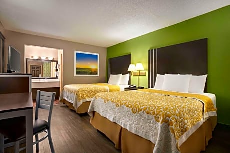 2 Queen Beds Non-Smoking