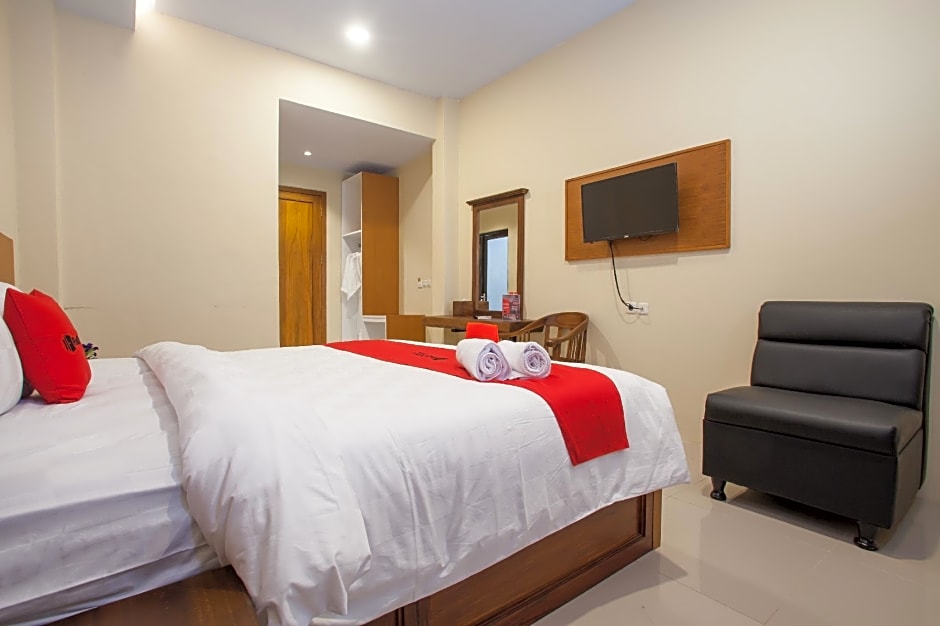 RedDoorz Premium @ Jalan Cengkeh Malang