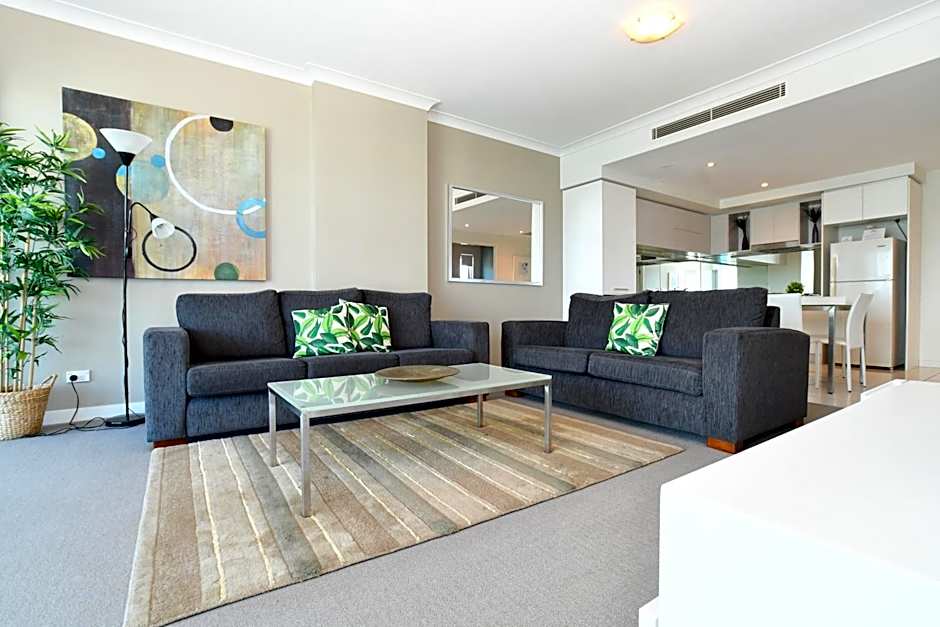 Silvershore Apartments on the Broadwater