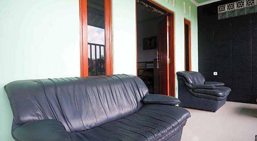 RedDoorz Syariah near RS Mitra Siaga