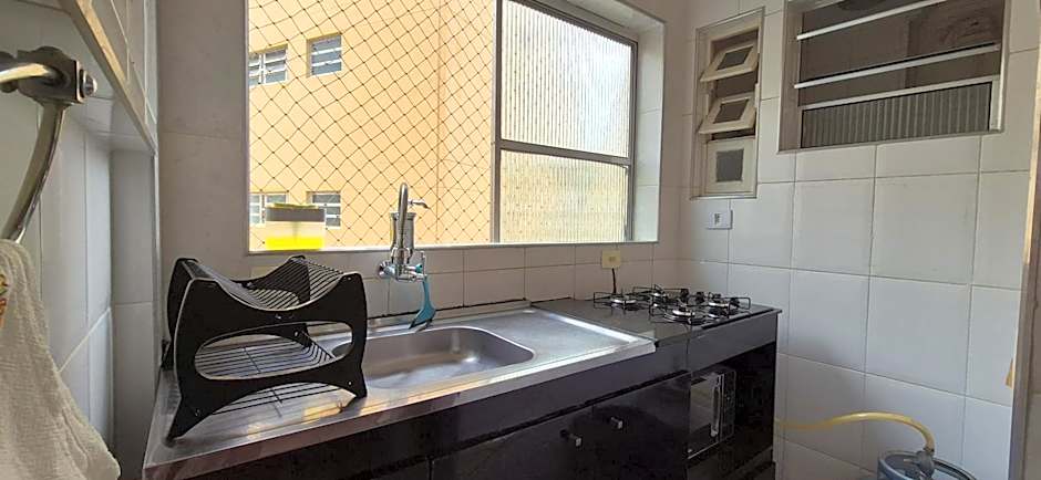 ESD01- Ar Condicionado 5min a pé da Praia da Enseada, Apartamento